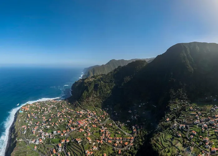 Casa Do Terreiro By An Island